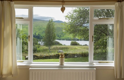 Loch Tay Cottage | Oak Cottage & Hot Tub, Loch Tay