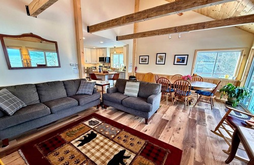 Sodus Cottage | Oak Cottage - Lakefront cottage located in Sodus, NY, with full amenities.