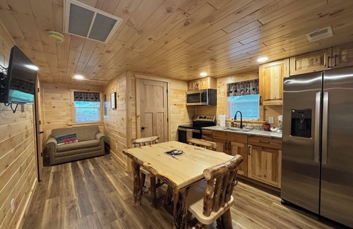 Alden Cabin | OAK COTTAGE - Lakefront on Thayer Lake in Alden, MI with WiFi, AC