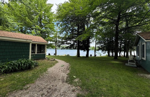 Alden Cabin | OAK COTTAGE - Lakefront on Thayer Lake in Alden, MI with WiFi, AC