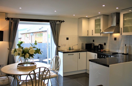Abergavenny Cottage | Oak Cottage - Perfect for Walking, Exploring and Relaxing. Pet Friendly