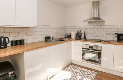 Hollow Meadows Cottage | OAK COTTAGE, pet friendly in Bolsterstone/Ewden Village