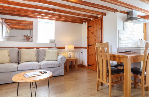 Henryd Cottage | OAK COTTAGE, romantic, character holiday cottage in Conwy