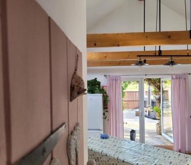 Harrietsham House | Oak Cottage with private log fired hot tub