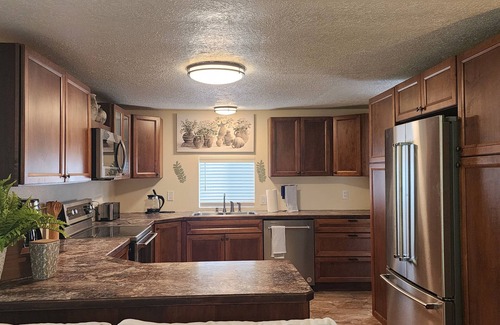 Dallas House | Oak Creek Acres 3-bedroom house on 12 acres just outside of Dallas Oregon
