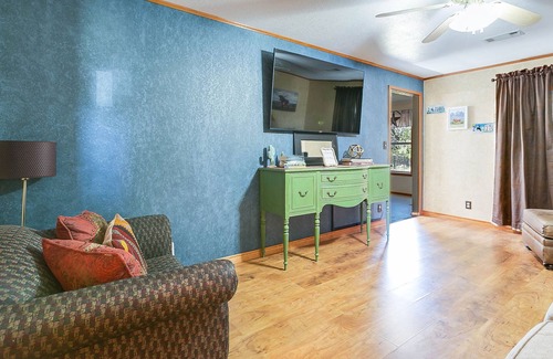 Maryneal House | Oak Creek Getaway- 2 minutes to Oak Creek Lake in Blackwell, Texas!