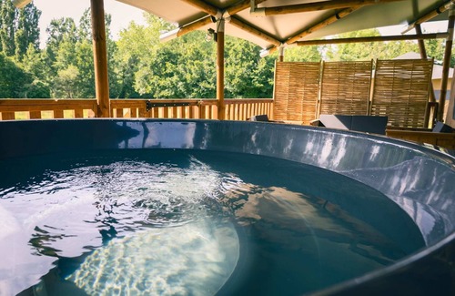 Moncontour House | Oak forest