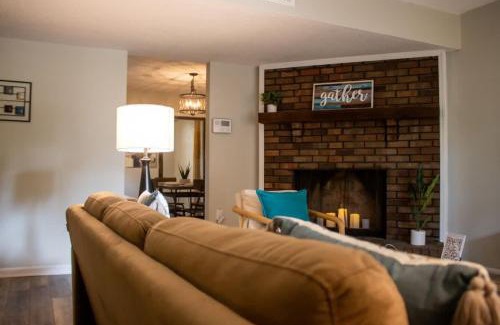 Huntsville House | Oak Glen Huntsville Rambler Retreat