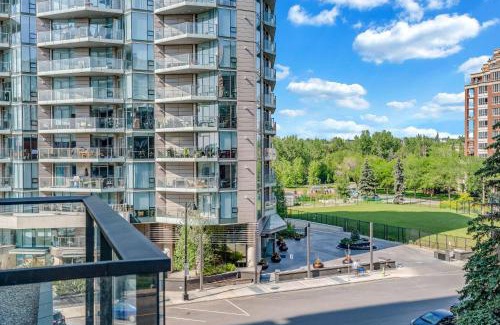 Eau Claire Apartment | Oak & Gold Retreat DT Lux River Walks
