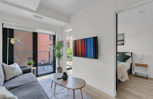 Eau Claire Apartment | Oak & Gold Retreat DT Lux River Walks