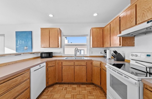 Oak Harbor Condo | Oak Harbor View : Relaxing Setting. Base rate 2 ppl