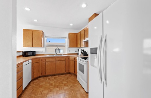 Oak Harbor Condo | Oak Harbor View : Relaxing Setting. Base rate 2 ppl
