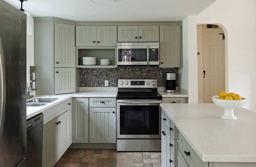 New Marlborough House | Oak Hill House w/ Hot Tub by Evergreen Home