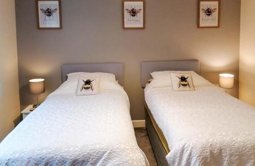 Llanychan House | Oak House