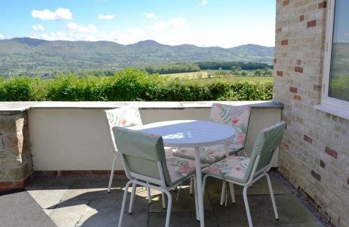 Llanychan House | Oak House