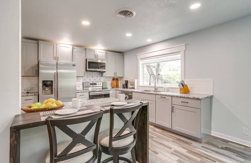 Granbury House | Oak House off Granbury Square