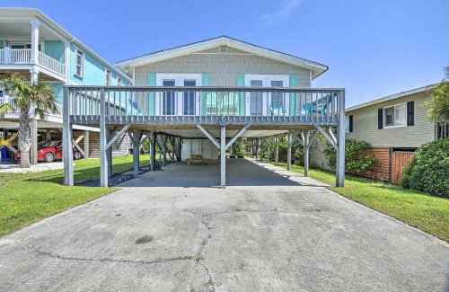 Oak Island House | Oak Island Beach Abode with Deck Walk to Shore!
