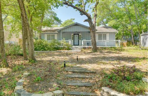 Long Beach House | Oak Island Home with Spacious Backyard and Porch