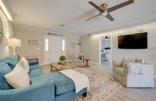 Long Beach House | Oak Island Home with Spacious Backyard and Porch