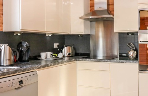 Fyvie House | OAK LODGE, pet friendly, country holiday cottage in Aberchirder