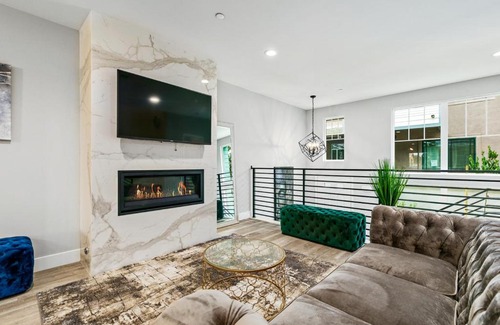 Carlsbad Village House | Oak Manor