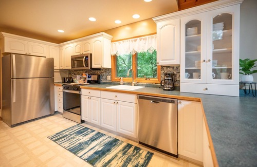 Caseville House | Oak Point Oasis w/short walk to Lake Huron beach