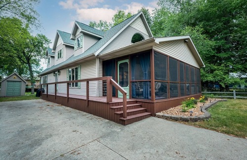 Caseville House | Oak Point Oasis w/short walk to Lake Huron beach