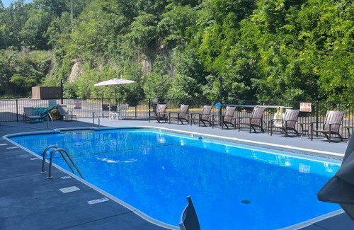 Branson Theater District Apartment | Oak Ridge at Branson w Modern Studio. Experience it
