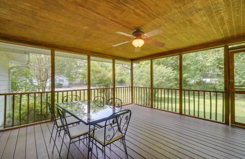 Oak Ridge House | Oak Ridge Retreat with Porch Less Than 1 Mi to Downtown