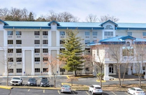 Branson Theater District Condo | Oak Ridge Tranquil 1BR Condo in Branson