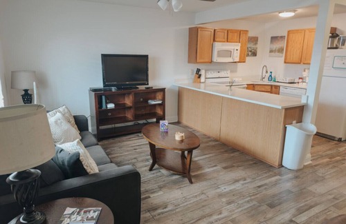 Biloxi Apartment | Oak Shores 128, Biloxi