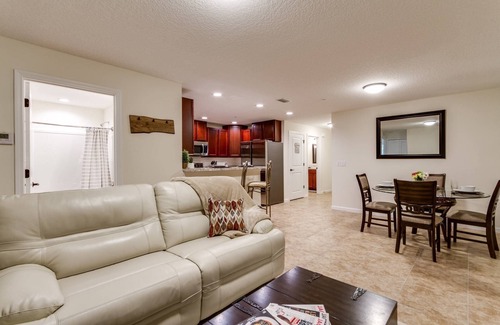 Green Cove Springs Apartment | Oak Street #13 |Monthly Rates |Walkable |Small Dogs Ok |Seasonal Pool |Near St Johns River & Pier