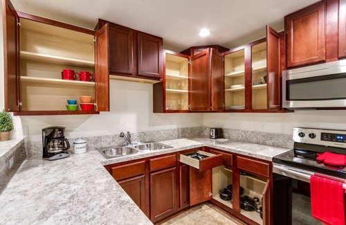 Green Cove Springs Apartment | Oak Street #13 |Monthly Rates |Walkable |Small Dogs Ok |Seasonal Pool |Near St Johns River & Pier