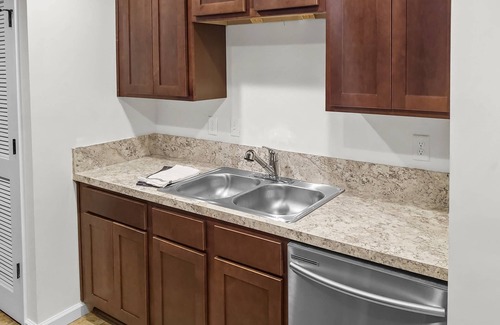 Green Cove Springs Apartment | Oak Street Refuge #4 |Main Floor Apt |SMART TV |Small Dog Friendly |Walkable |Seasonal Town Pool