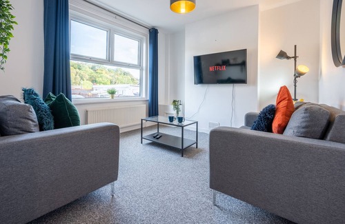 Cwm Frwd Oer House | Oak Terrace by Tŷ SA