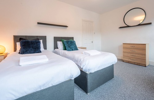 Cwm Frwd Oer House | Oak Terrace by Tŷ SA