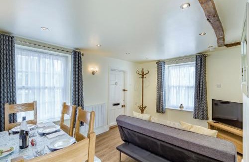 Frinton-on-Sea House | Oak Tree Cottage