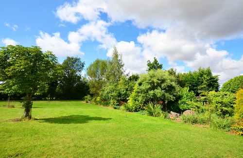 Attleborough House | Oak Tree Cottage - Two Bedroom House, Sleeps 3