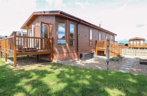 Stonham Aspal House | Oak Tree Holiday Lodge