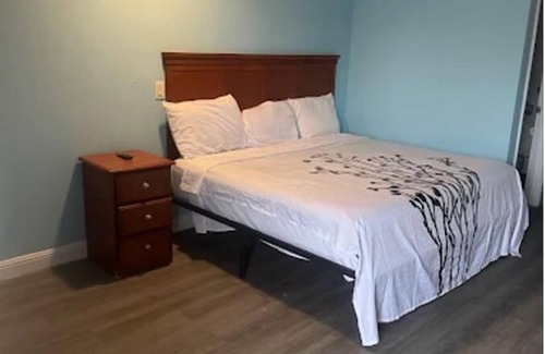 Irvine Hotel | Oak Tree Inn