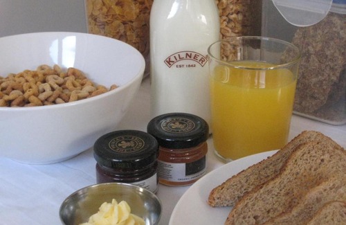 Crawley Down Bed & Breakfast | Oak Tree Lodge & Holiday Parking