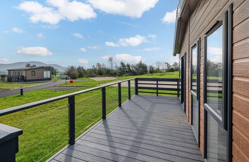 Wigton Cottage | OAK TREE LODGE - timber holiday lodge that sleeps 4 guests in 2 bedrooms