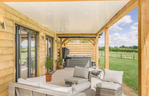 Kington House | Oak Tree Lodge - Uk38383