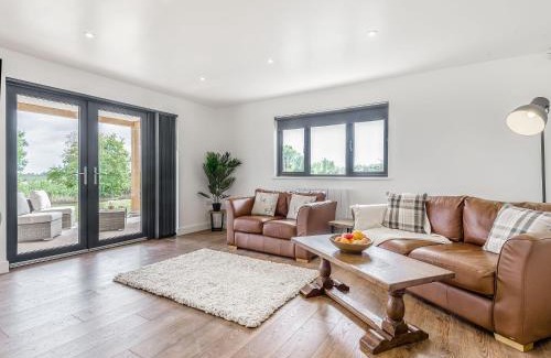 Kington House | Oak Tree Lodge - Uk38383