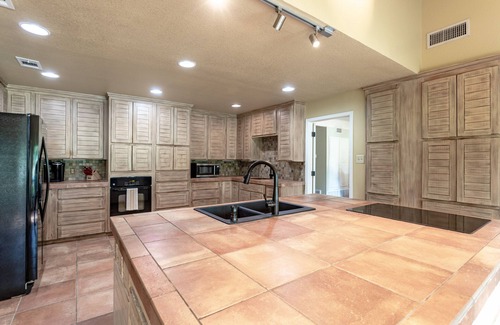 Waco House | Oak Tree Manor w/Pool