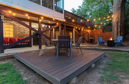Northwest Raleigh House | Oak Tree Oasis: private deck, grill, firepit.