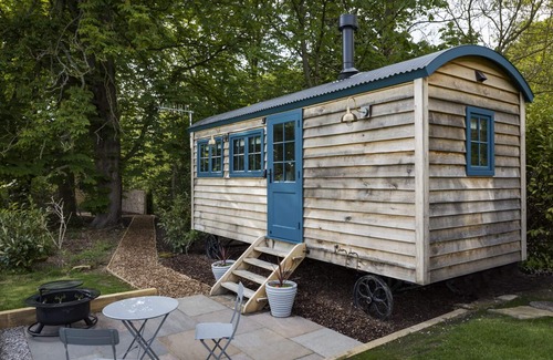 Baslow Cottage | Oak Tree Shepherd's Hut/Chatsworth Estate
