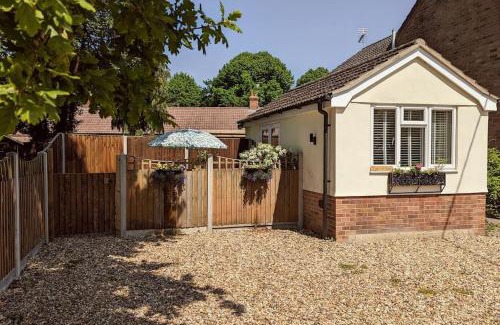 East Harling Apartment | Oak Tree View - relax, reconnect, explore or work