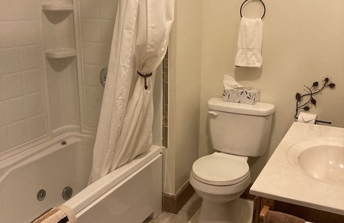 Geneseo Bed & Breakfast | Oak Valley Inn & Suites