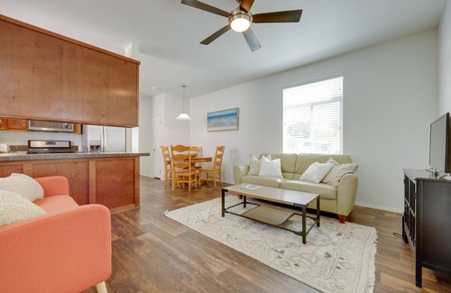 Oak View House | Oak View Home w/Private Covered Patio!